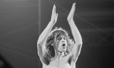 Mick-Jagger-performs-on-s-001